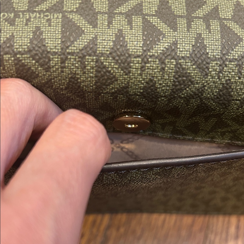 Michael Kors Green Crossbody Bag/Purse with Gold Chain Strap - NWOT - Picture 7 of 13